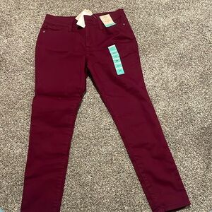 Burgundy petite skinny leg jean by St. John’s bay, 6P